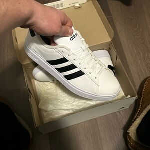 Adidas white sneakers never worn 10.5